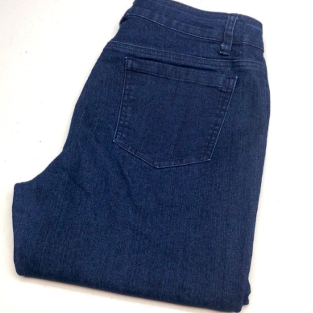 LIKE NEW NYGARD DARKWASH HI-RISE CROP JEANS 12/31x24 ⭐️